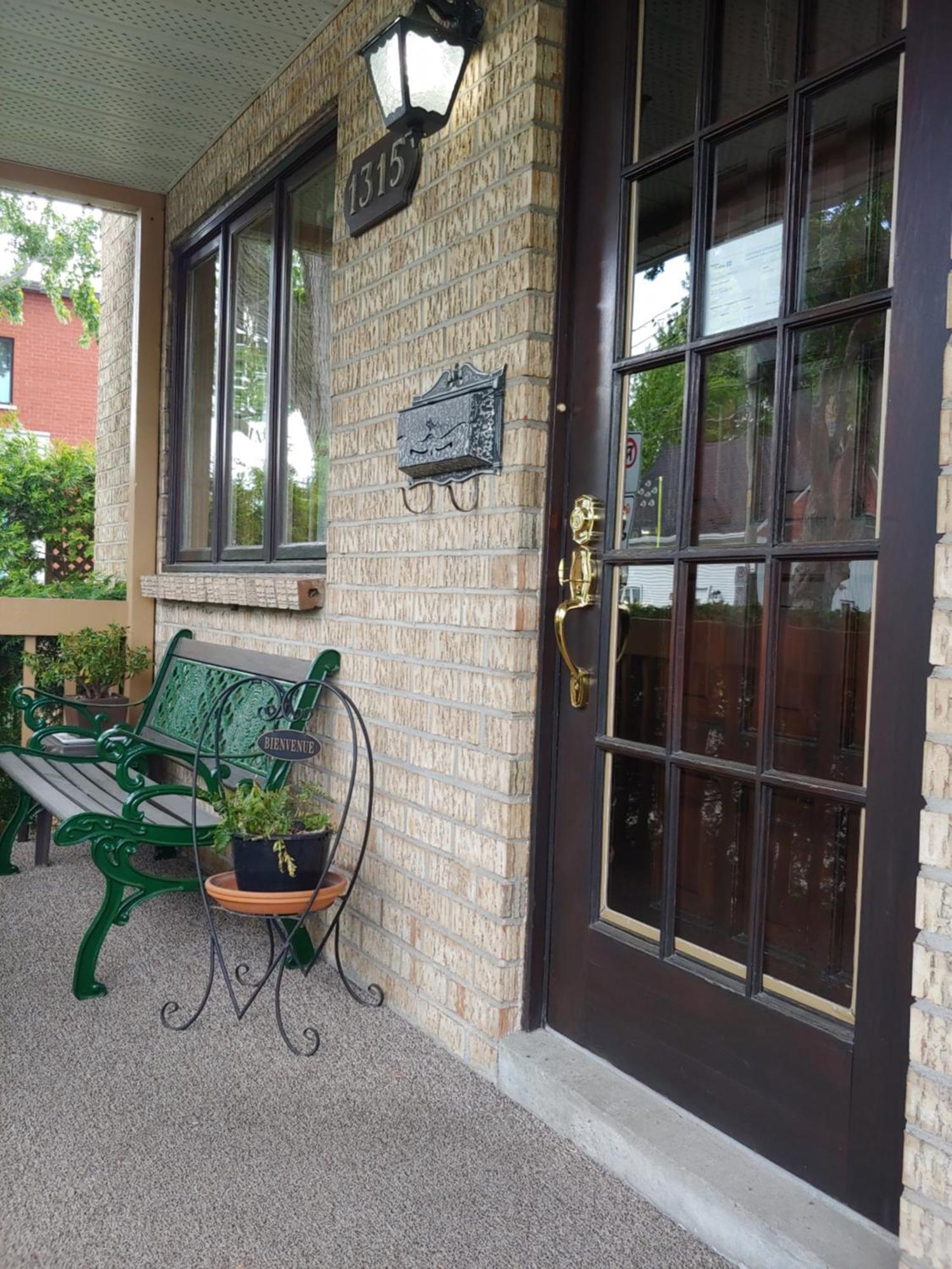 3 Bedrooms 3 Beds Near Metro -2 Parking Free Montreal Exterior foto